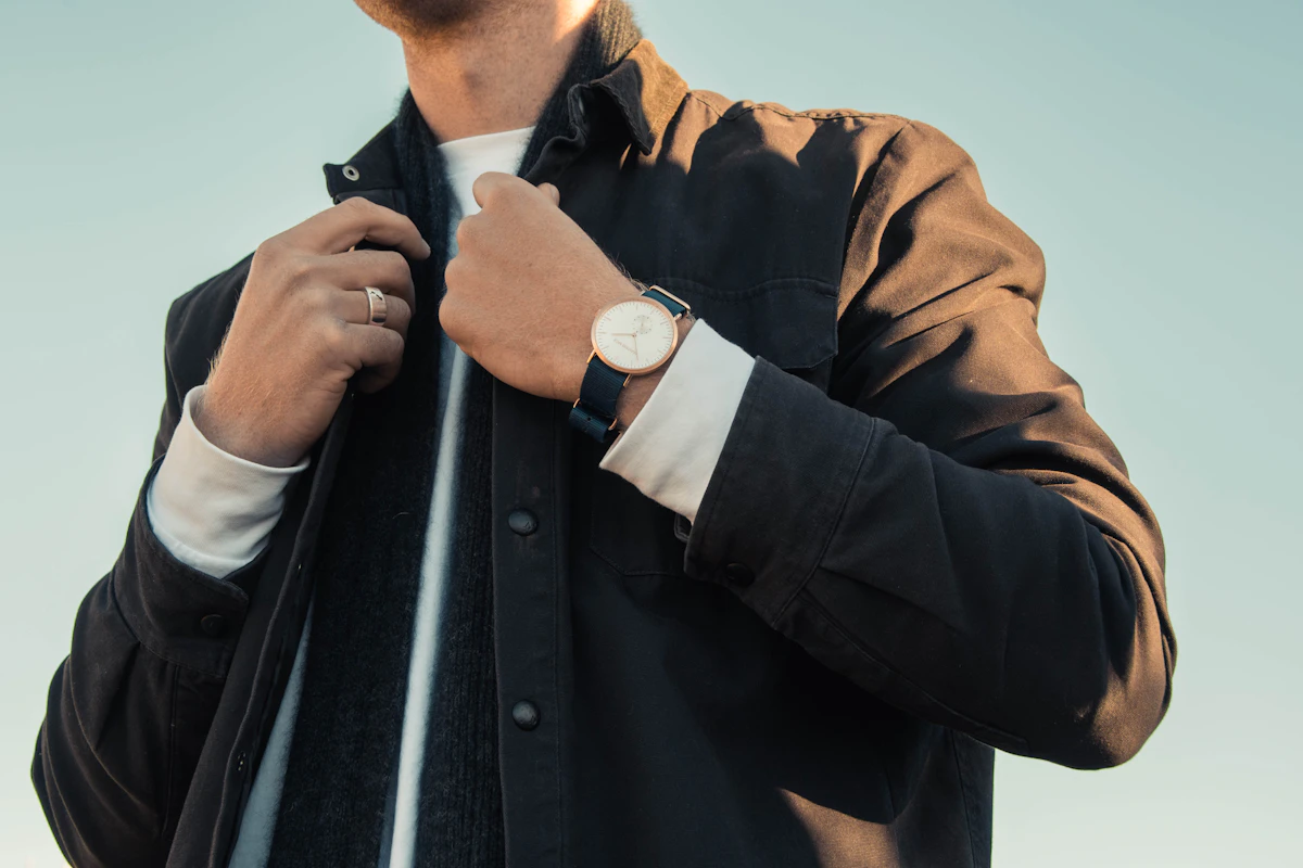 O Guia do Caimento Perfeito: Como uma Camisa Premium Deve Vestir no Corpo